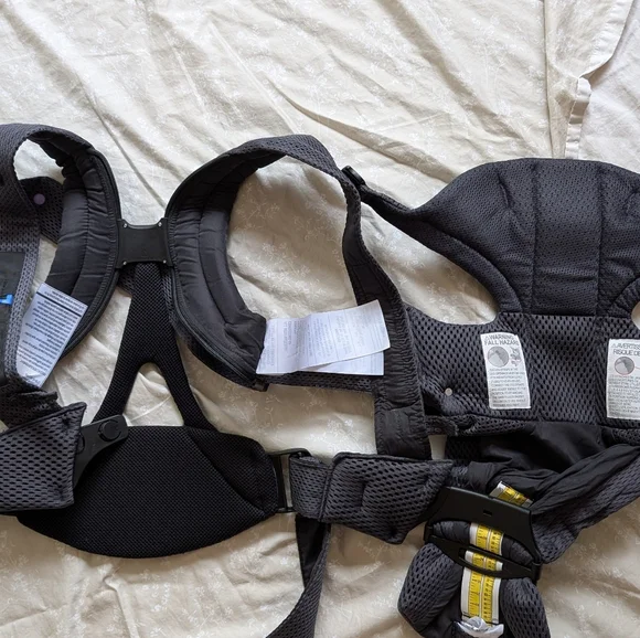 Baby Bjorn Free Carrier - Picture 3 of 3